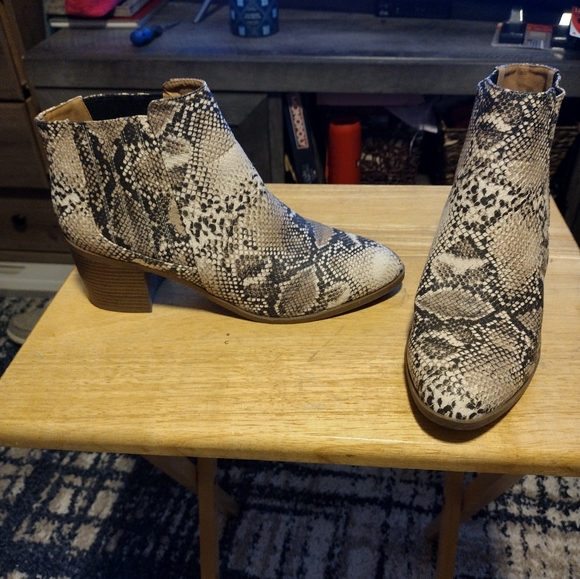 Snakeskin ankle boot - Picture 2 of 3